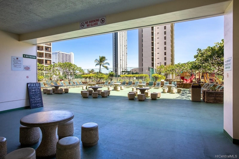 tower 1 suite 2705 qqp 1 bedroom condo by redawning