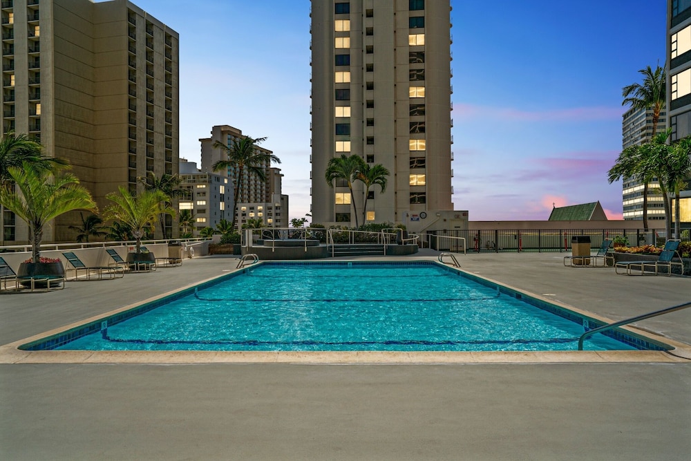 tower 1 suite 2705 qqp 1 bedroom condo by redawning