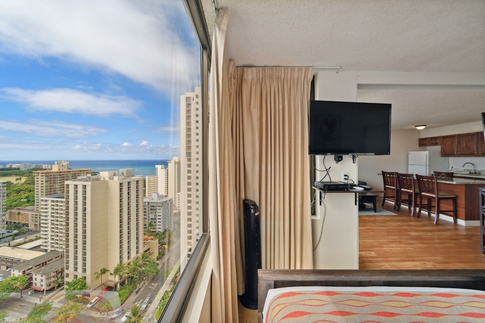 tower 1 suite 2705 qqp 1 bedroom condo by redawning