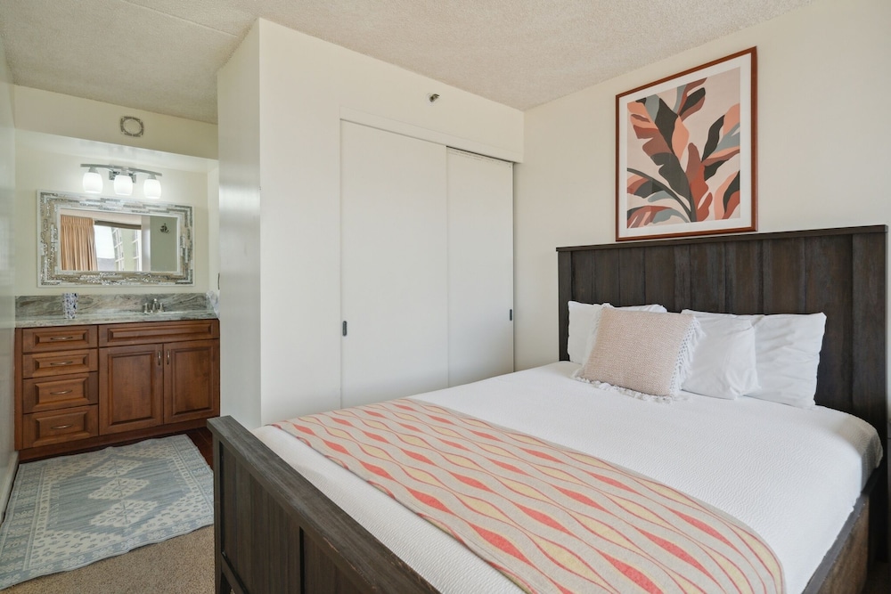 tower 1 suite 2705 qqp 1 bedroom condo by redawning