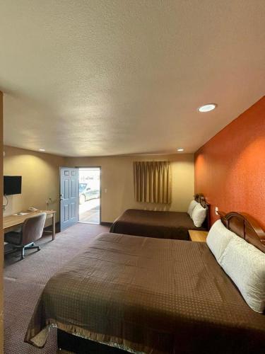 red river inn