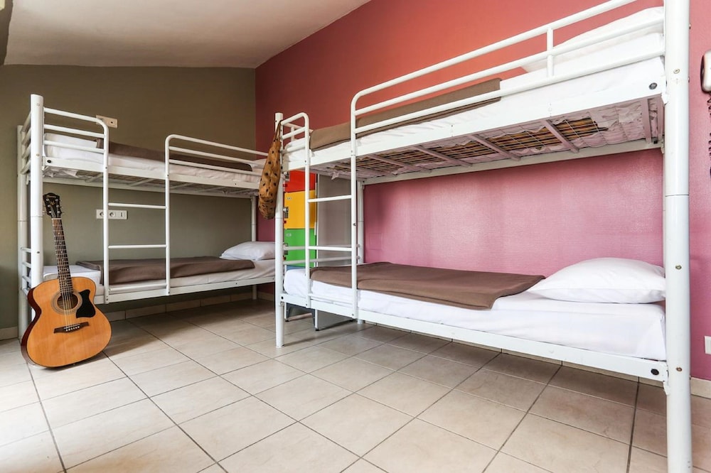 le montclair montmartre by river hostel