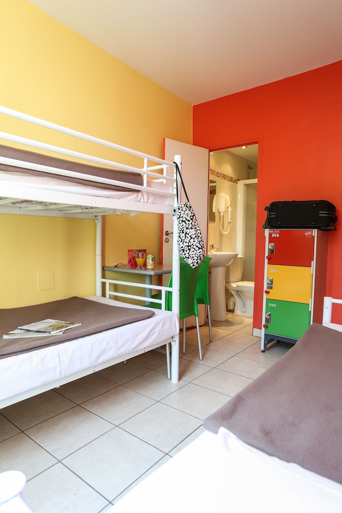 le montclair montmartre by river hostel