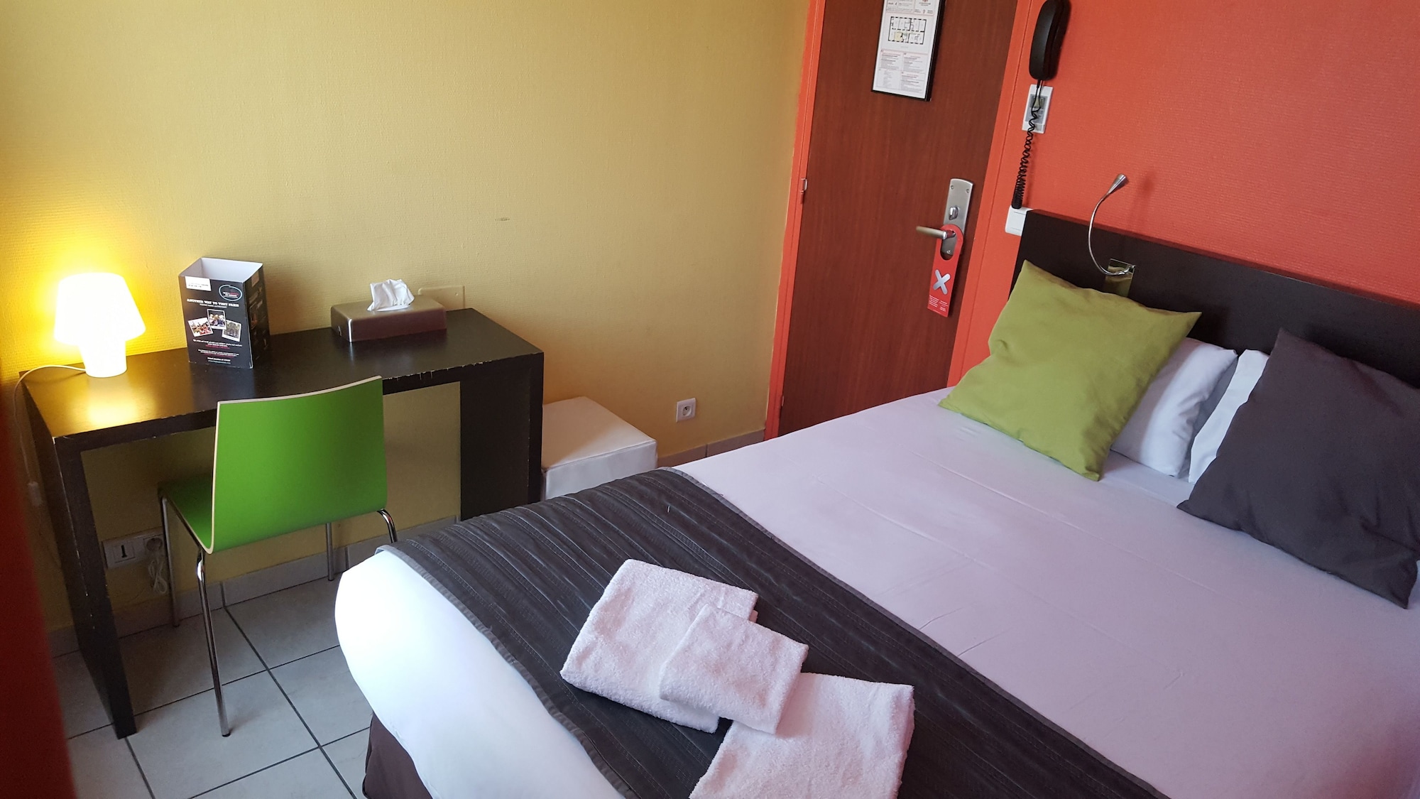 le montclair montmartre by river hostel