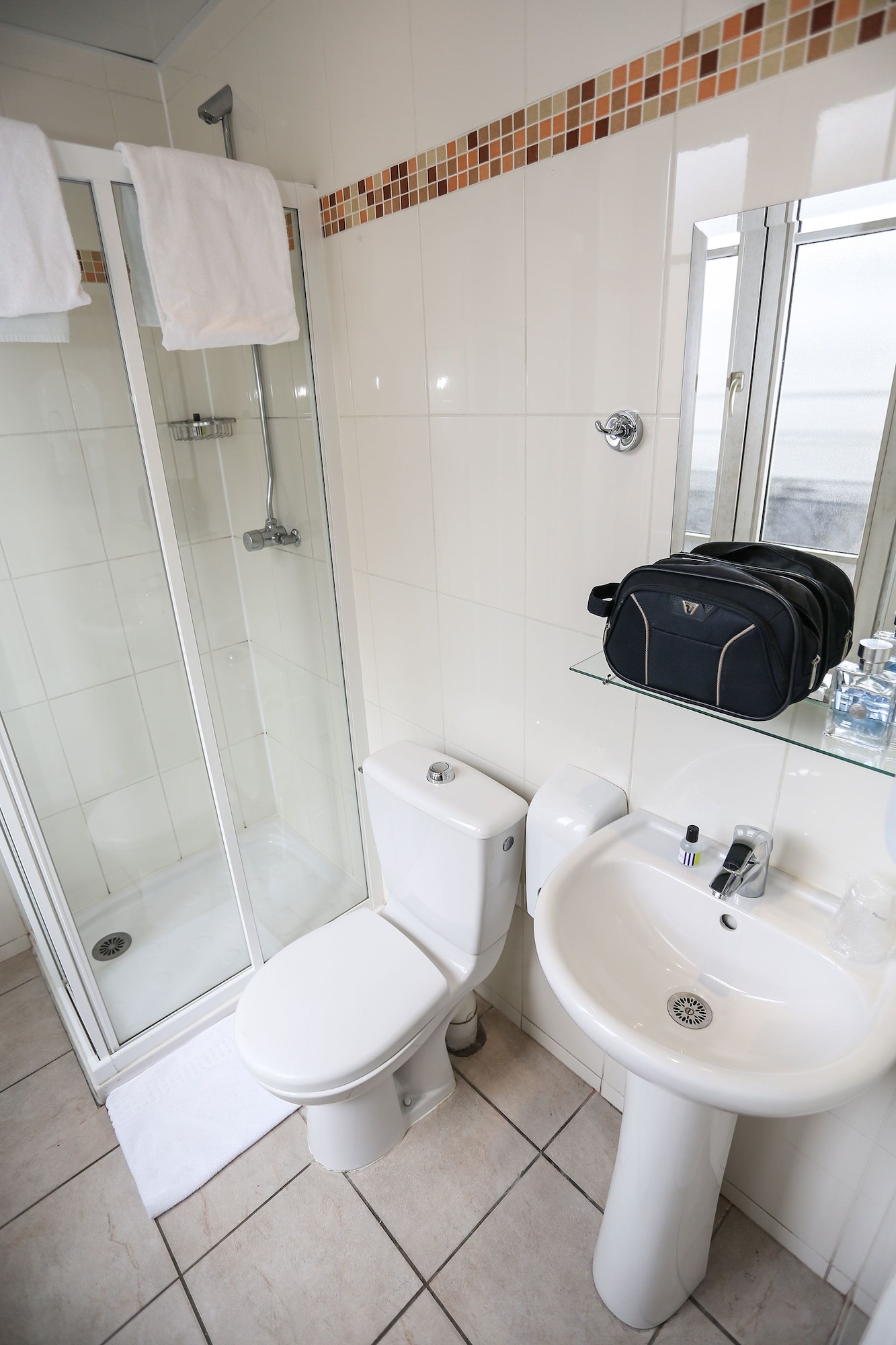 le montclair montmartre by river hostel