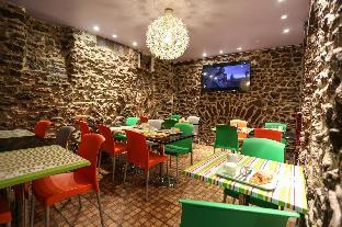 le montclair montmartre by river hostel