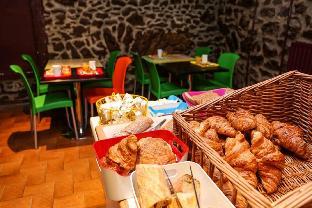 le montclair montmartre by river hostel