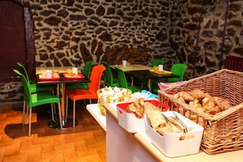 le montclair montmartre by river hostel