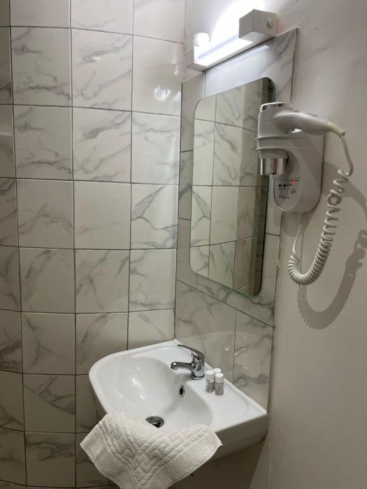 le montclair montmartre by river hostel