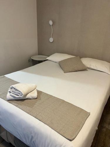 le montclair montmartre by river hostel