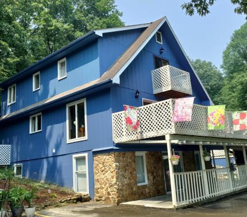 lil black bear inn