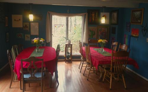 lil black bear inn