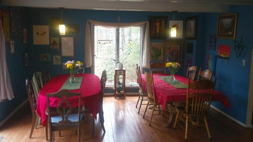 lil black bear inn