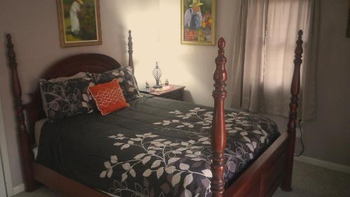 lil black bear inn