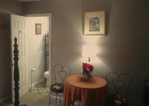 lil black bear inn