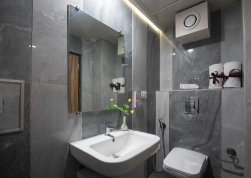 hotel monarch international