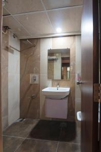 hotel monarch international