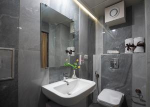 hotel monarch international