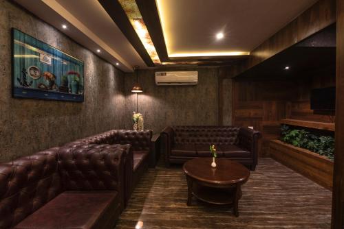 hotel monarch international