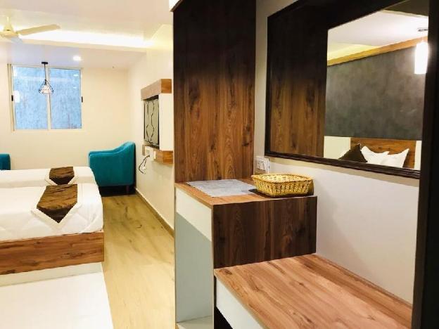 hotel monarch international