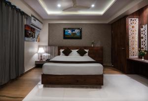 hotel monarch international