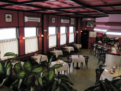 ona marbella inn