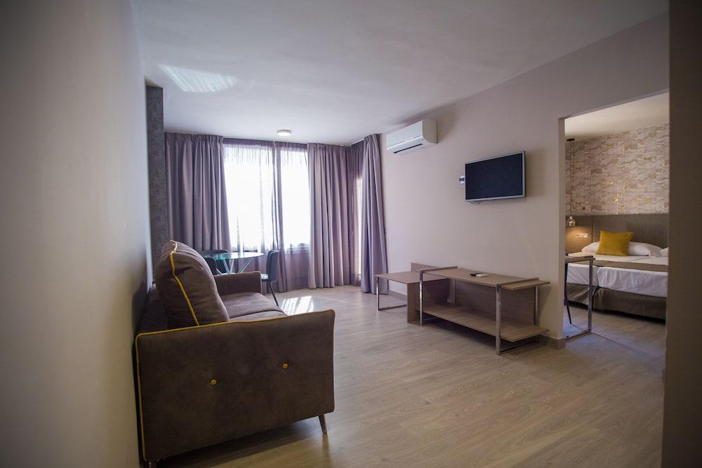 ona marbella inn