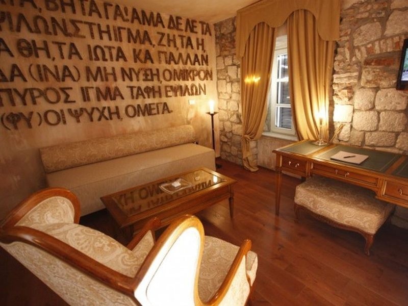 boutique hotel astoria kotor