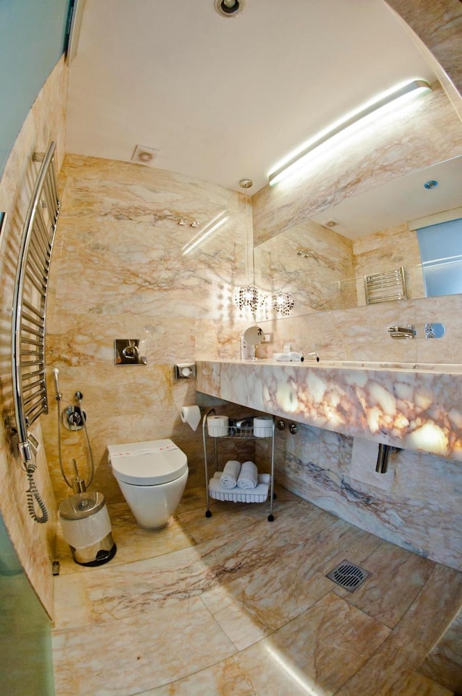 boutique hotel astoria kotor