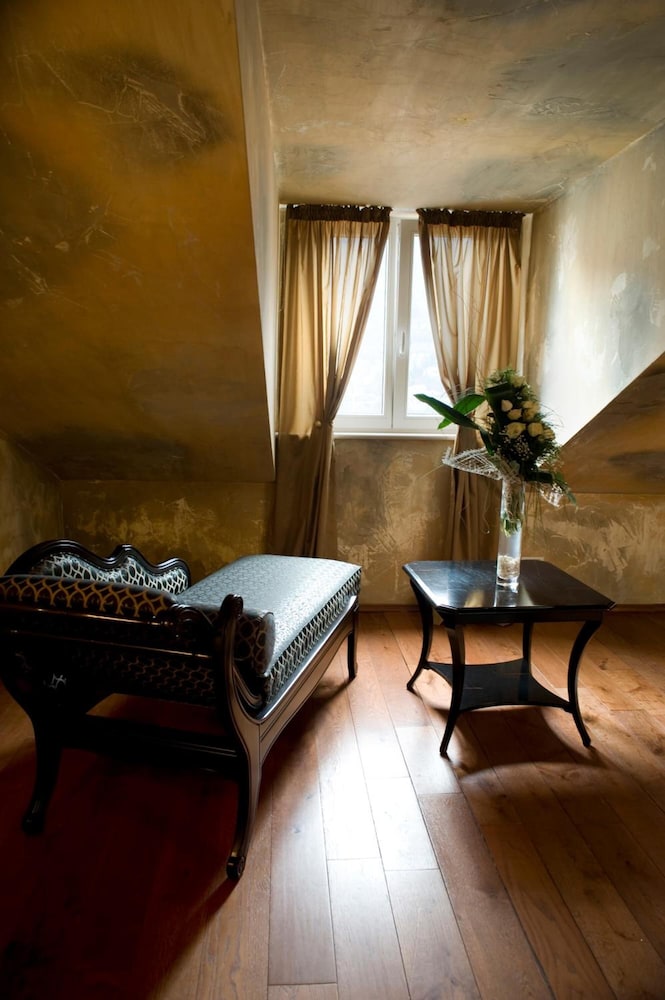 boutique hotel astoria kotor