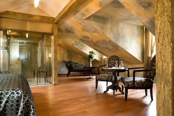 boutique hotel astoria kotor