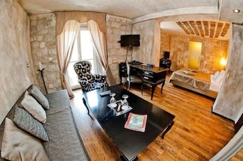 boutique hotel astoria kotor