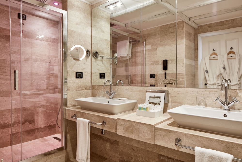 la villa del re adults only