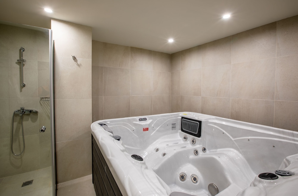 white olive elite hotel laganas