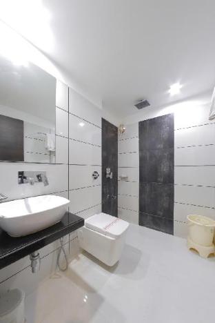 Hotel Summit,Sarkhej>>Ahmedabad,3 star