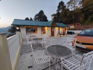 hotel spring wood