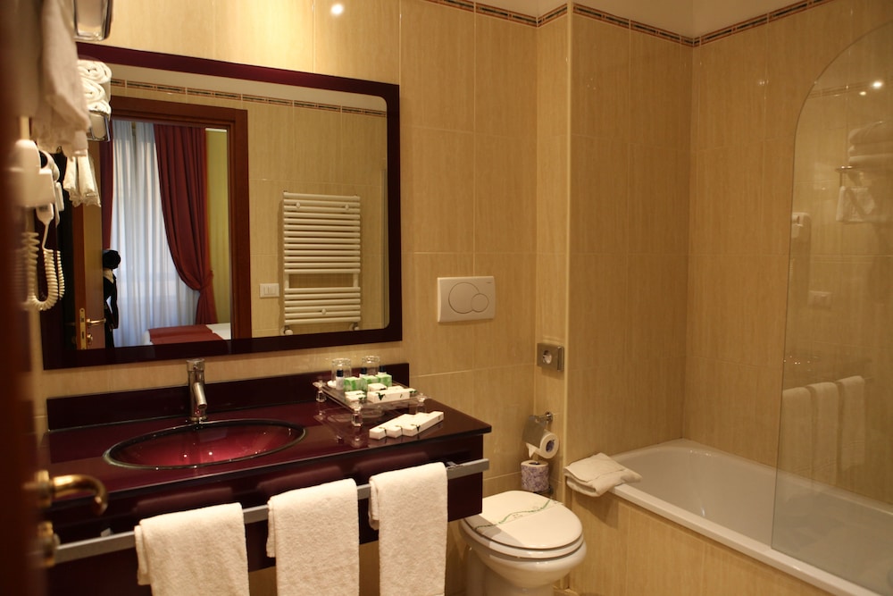 augusta lucilla palace