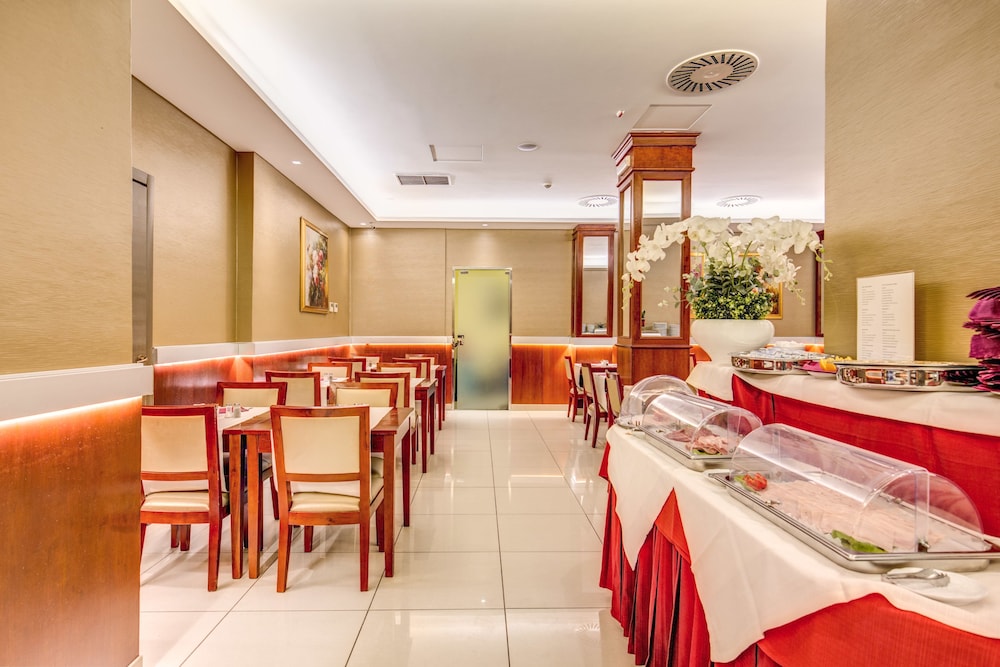 augusta lucilla palace