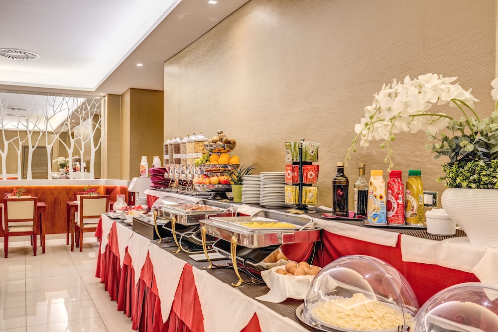 augusta lucilla palace