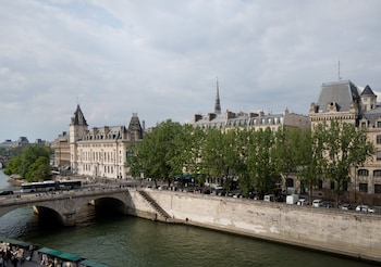 hotel les rives de notre dame