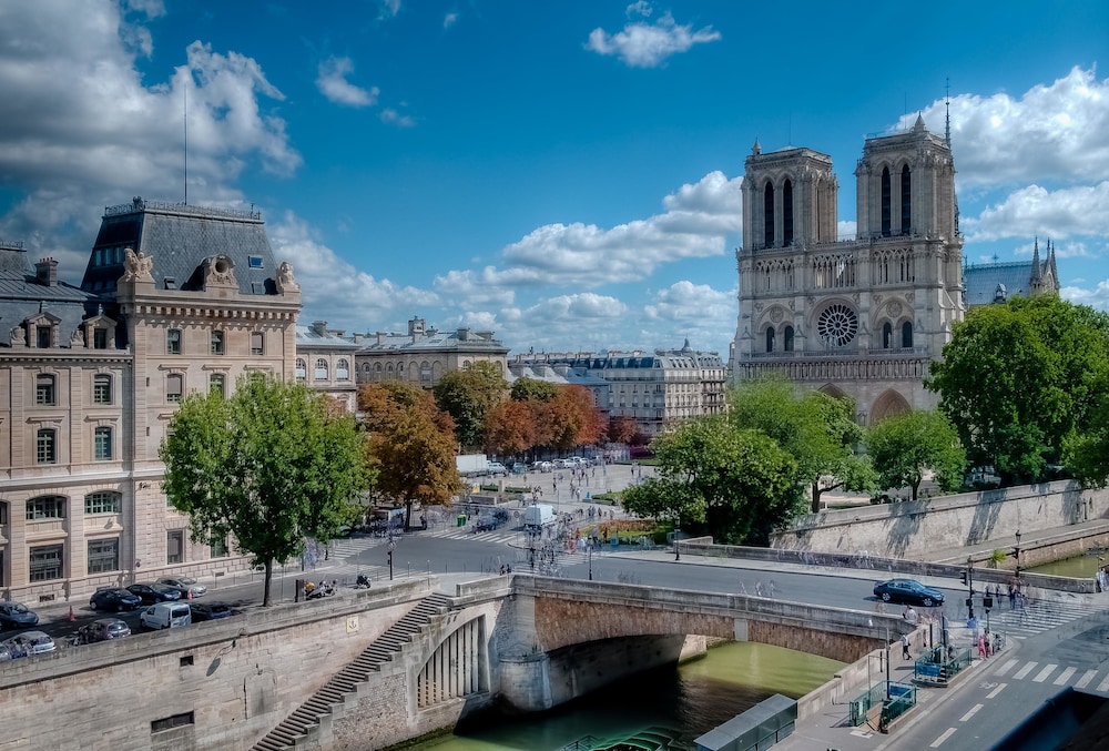 Hotel Les Rives De Notre Dame,Notre-Dame>>Notre Dame,4 star