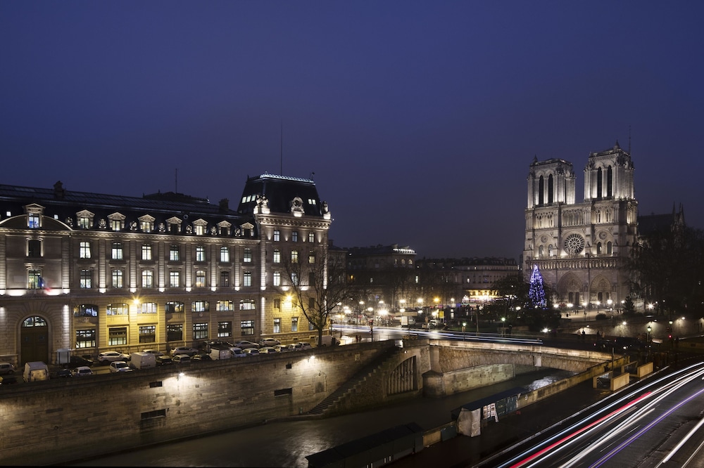 Hotel Les Rives De Notre Dame,Notre-Dame>>Notre Dame,4 star