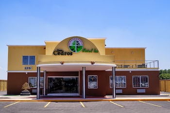los cedros hotel inn