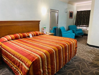 los cedros hotel inn