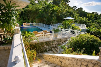 round hill hotel and villas