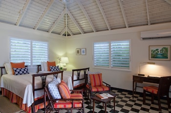 round hill hotel and villas