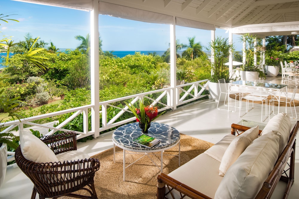 round hill hotel and villas