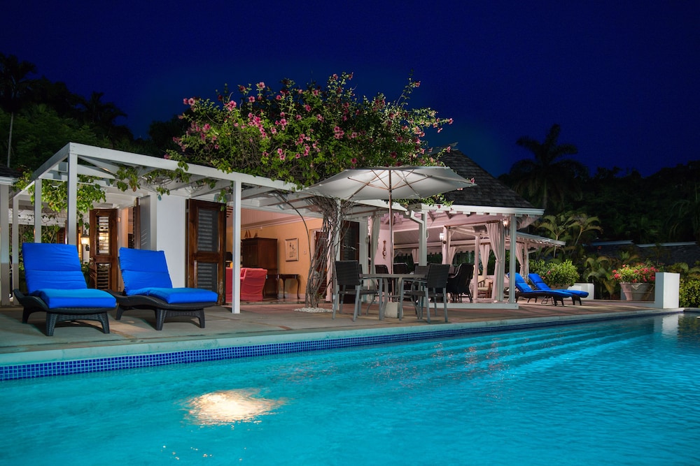 round hill hotel and villas