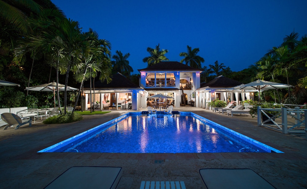 round hill hotel and villas