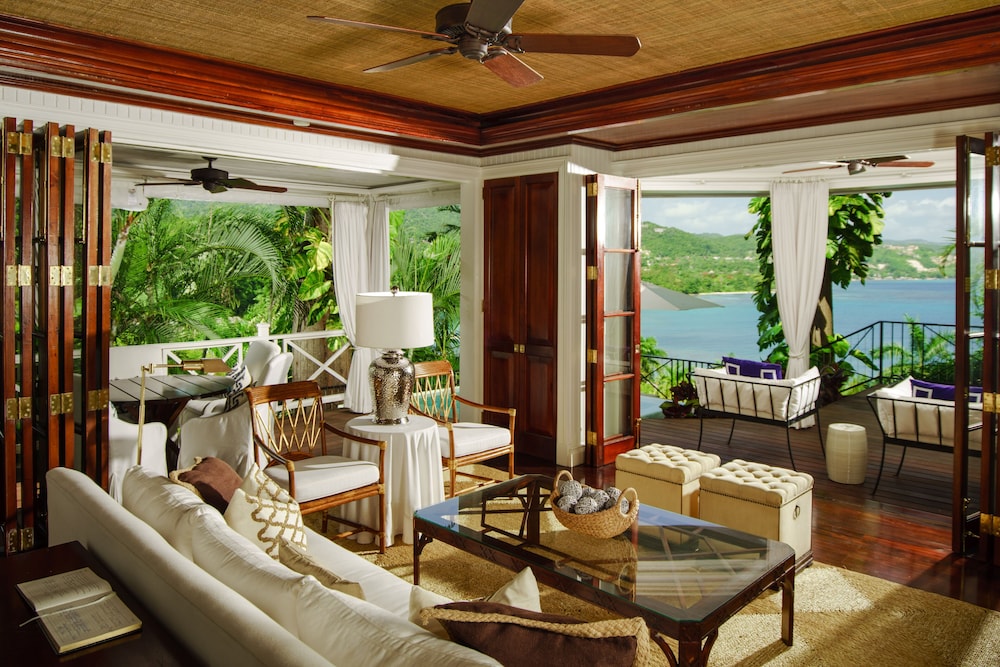 round hill hotel and villas